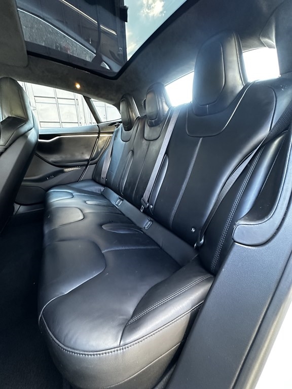 Tesla Model S  2015