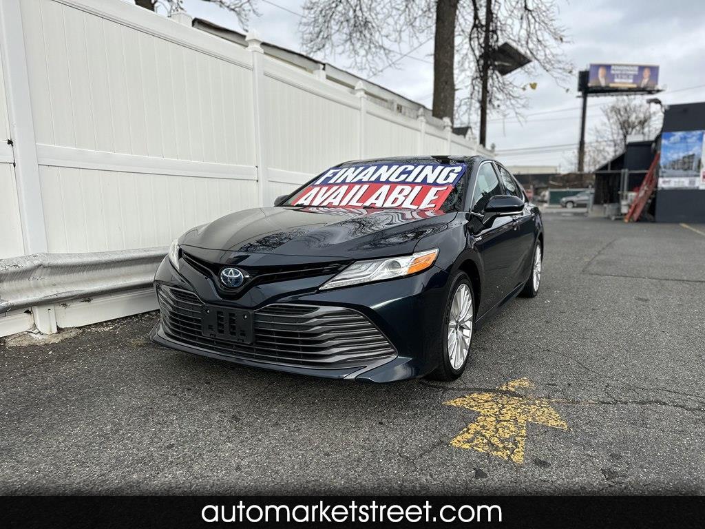 2020 Toyota Camry Hybrid XLE