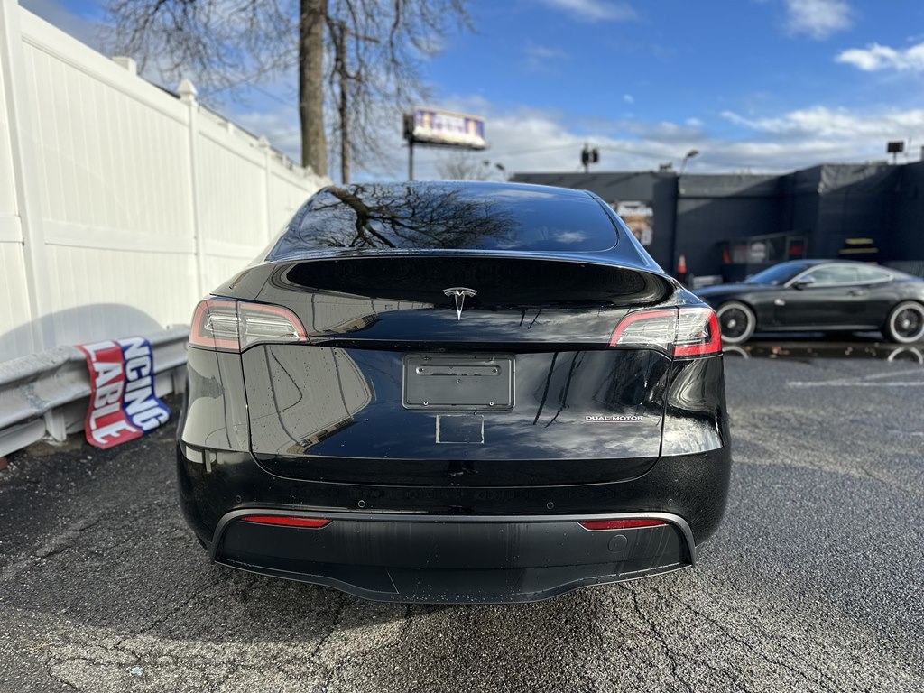 Tesla Model Y  2021
