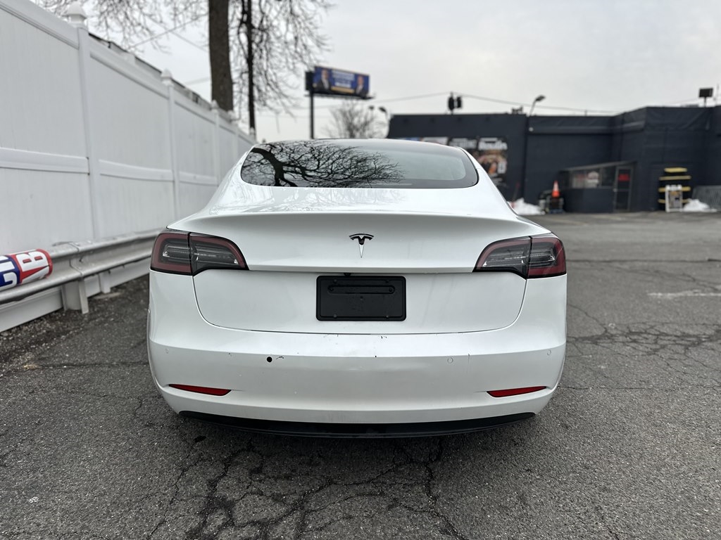 Tesla Model 3  2021