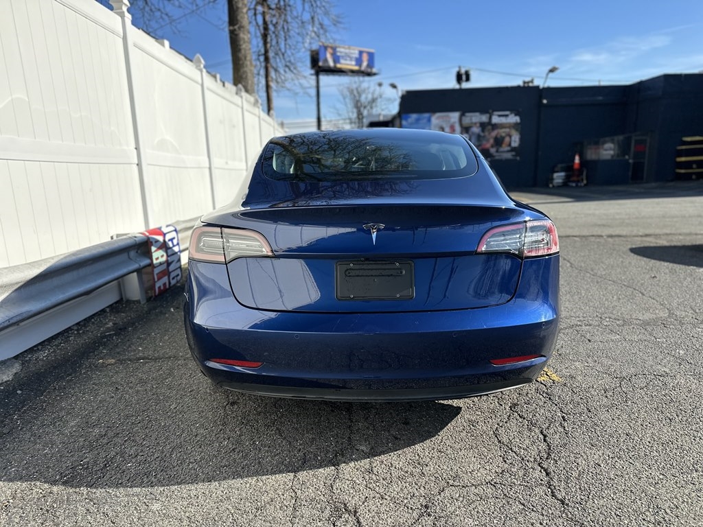 Tesla Model 3  2021