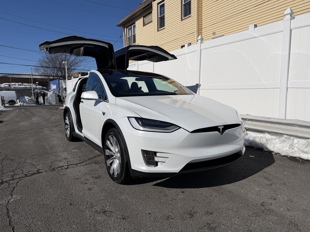 Tesla Model X  2020