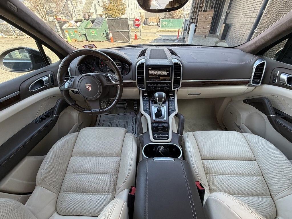 Porsche Cayenne  2012