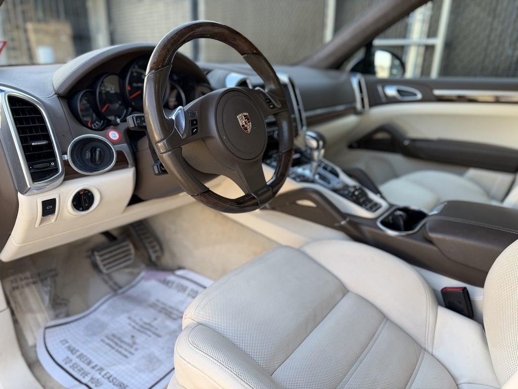 Porsche Cayenne  2012