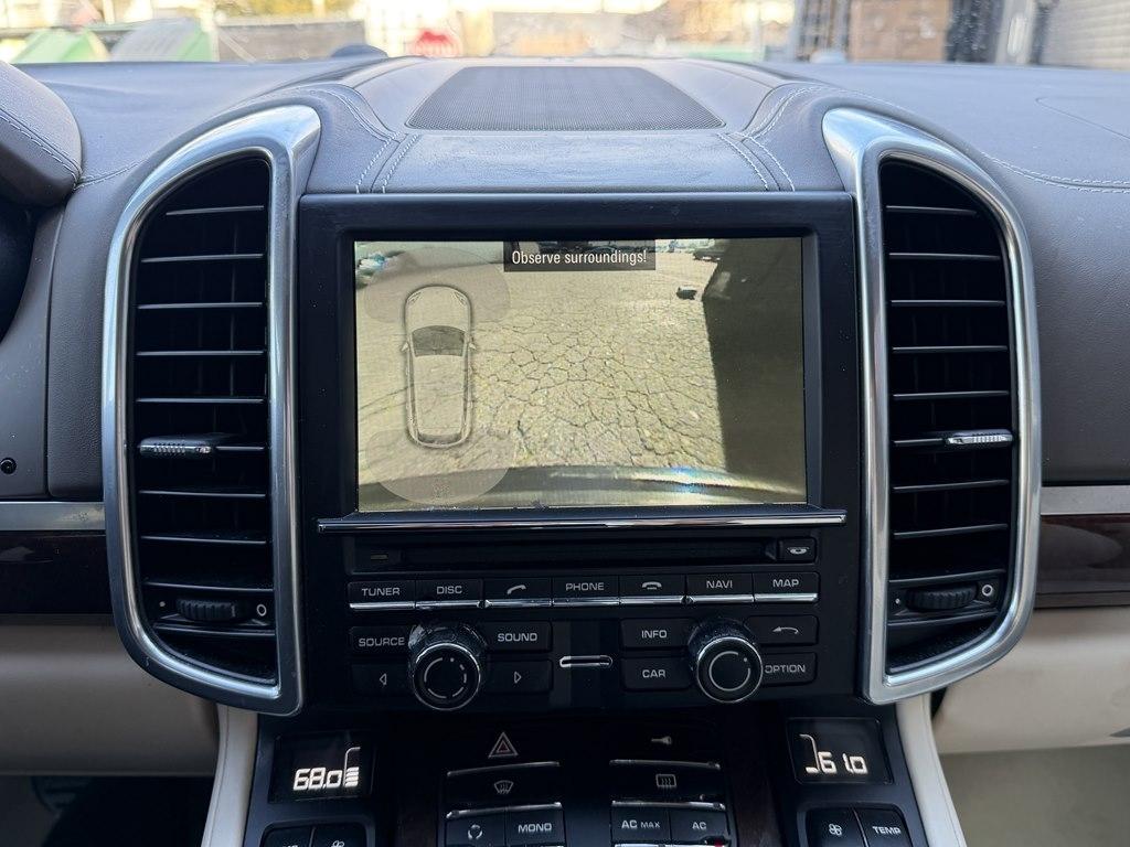 Porsche Cayenne  2012