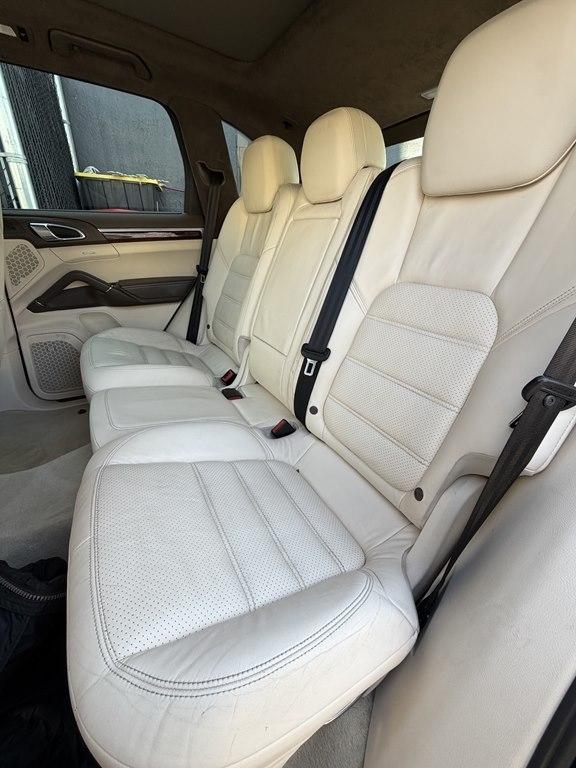 Porsche Cayenne  2012