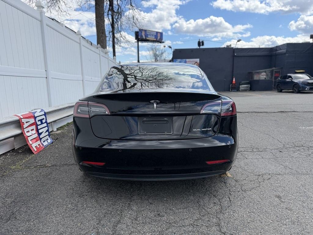 Tesla Model 3  2021