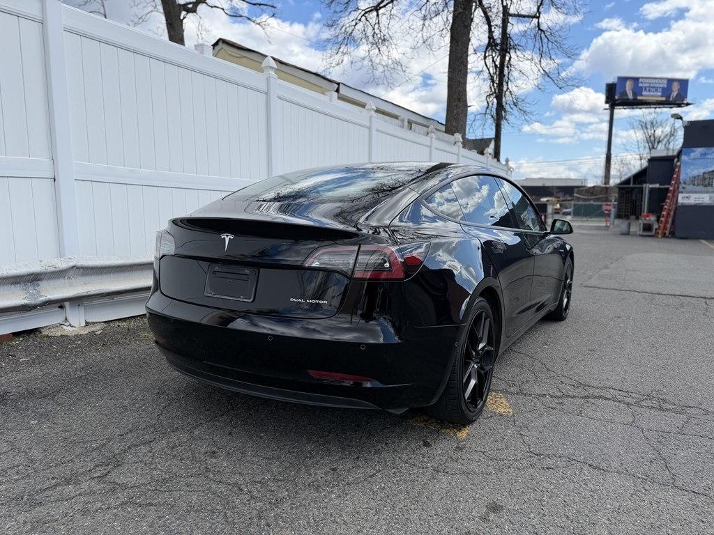 Tesla Model 3  2021