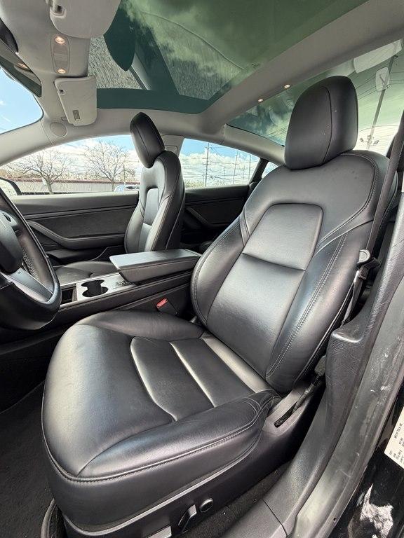 Tesla Model 3  2021