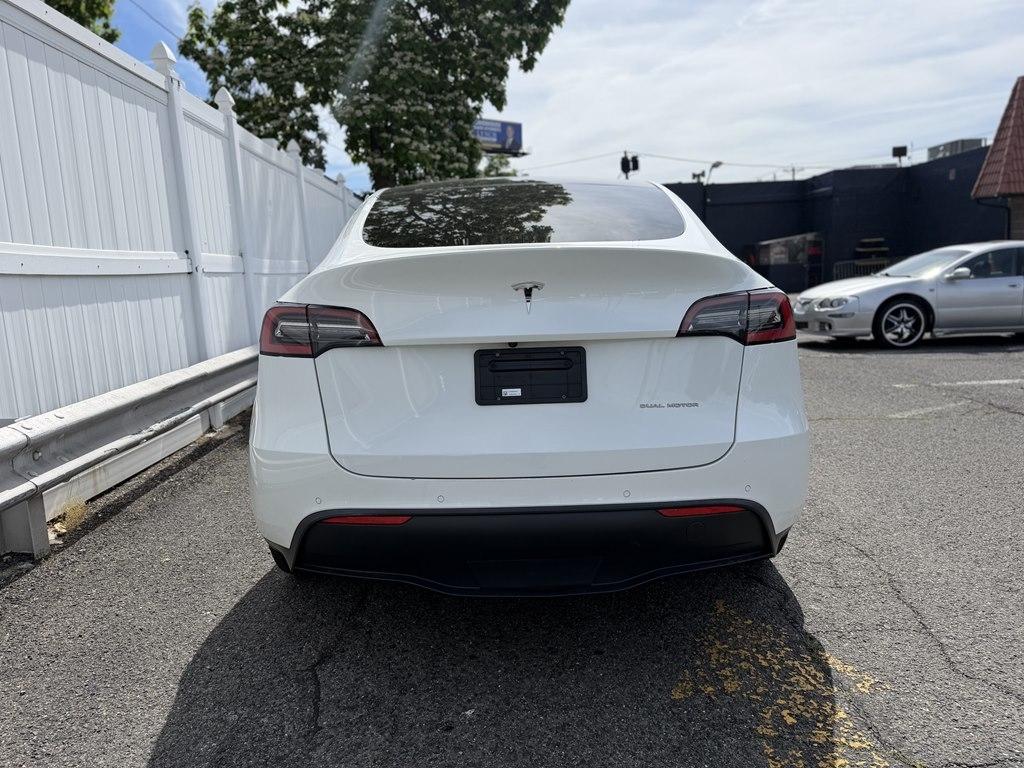 Tesla Model Y  2021