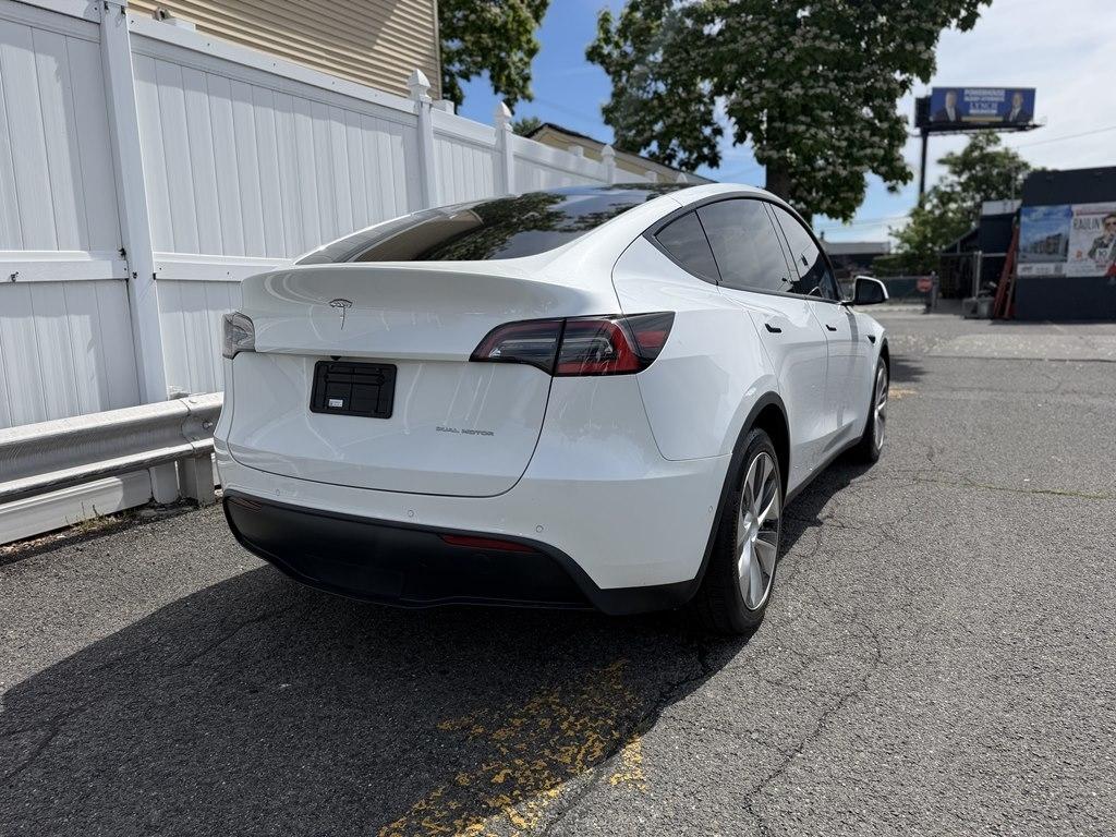 Tesla Model Y  2021