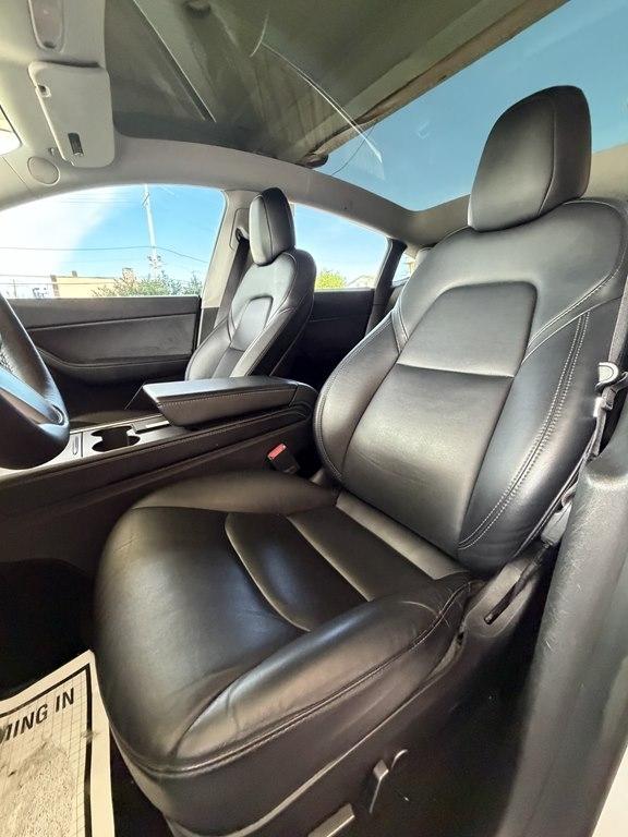 Tesla Model Y  2021