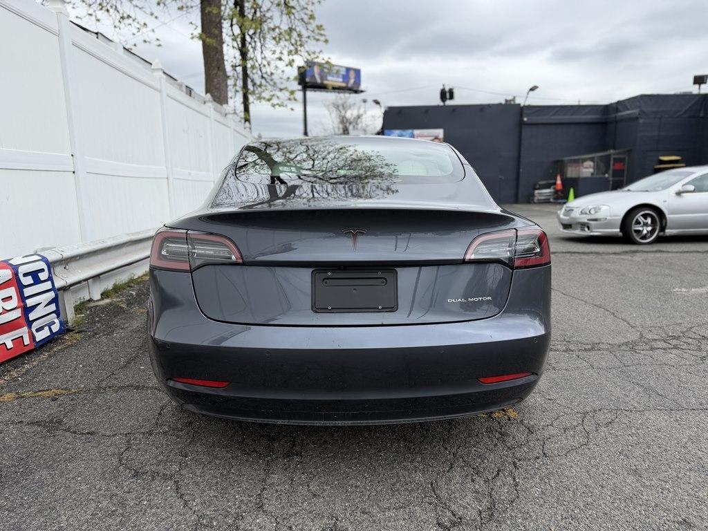 Tesla Model 3  2021