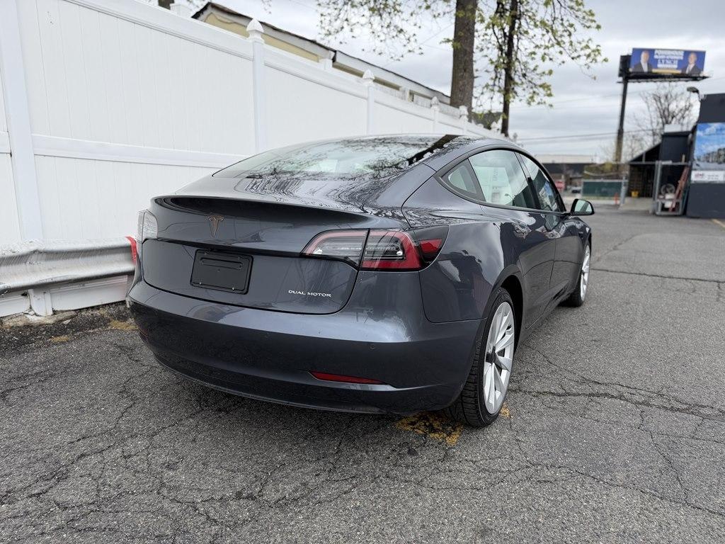 Tesla Model 3  2021