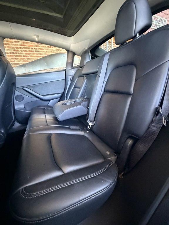 Tesla Model Y  2021