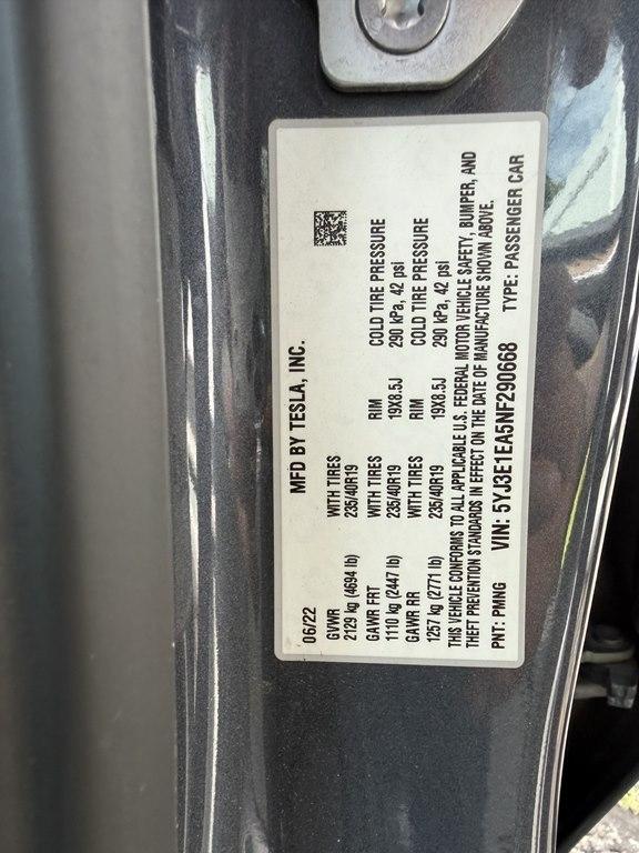 Tesla Model 3  2022