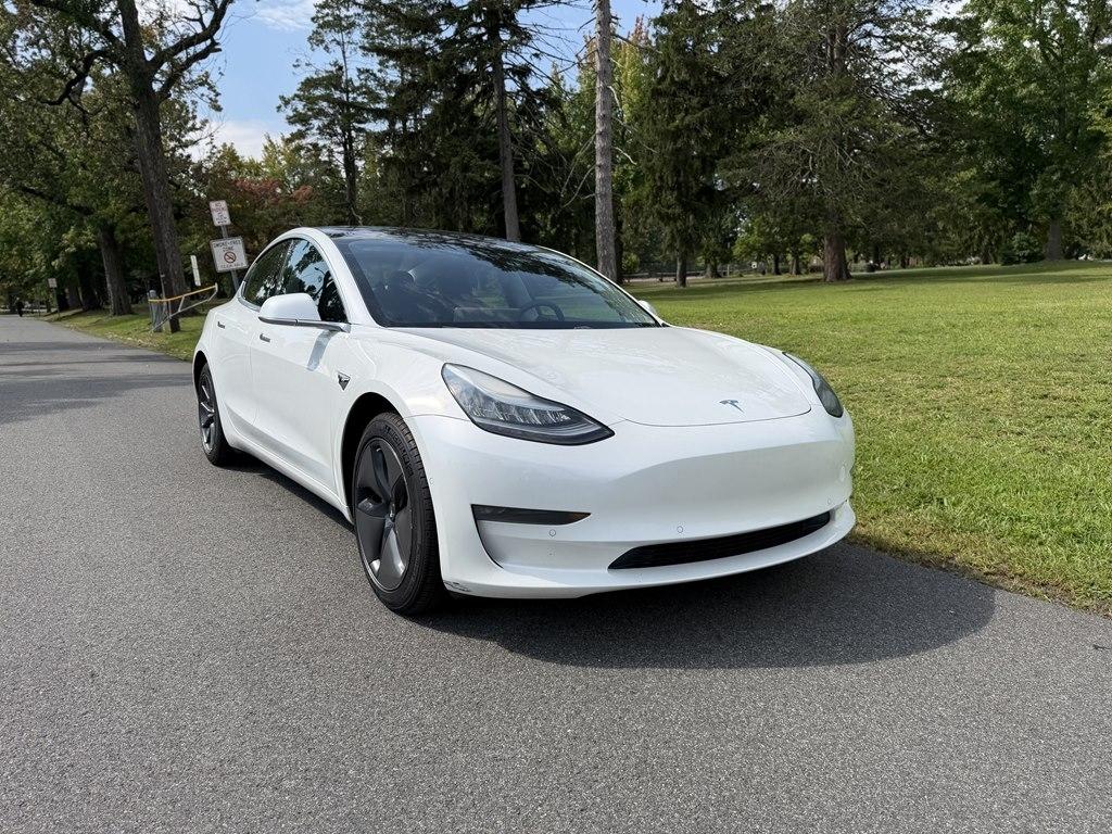 Tesla Model 3 photo 3