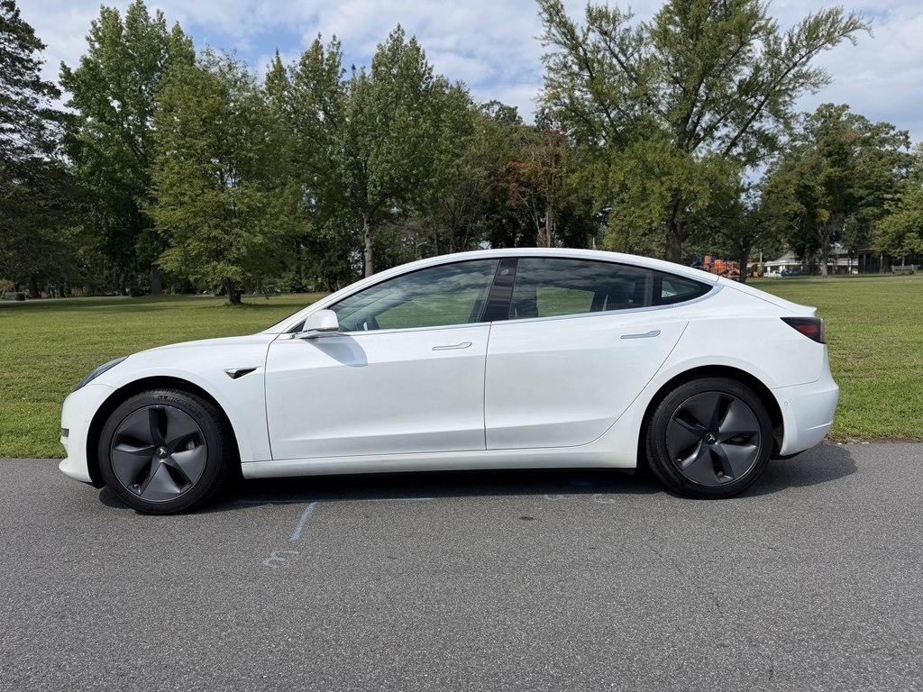 Tesla Model 3 photo 4