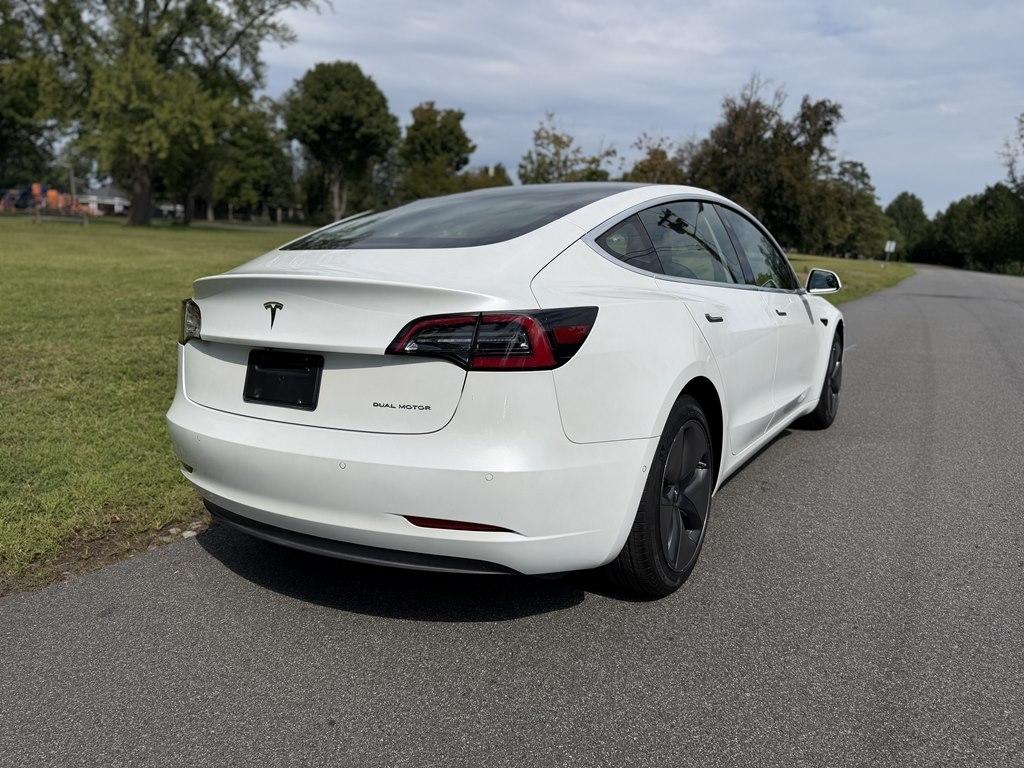 Tesla Model 3 photo 7
