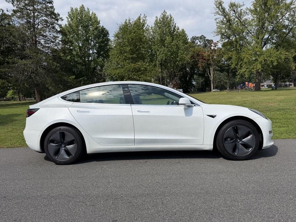 Tesla Model 3 photo 8