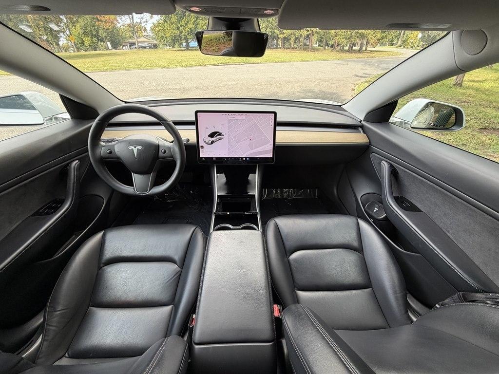 Tesla Model 3 photo 9