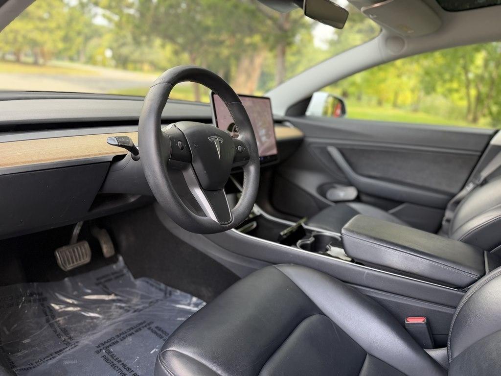 Tesla Model 3 photo 10