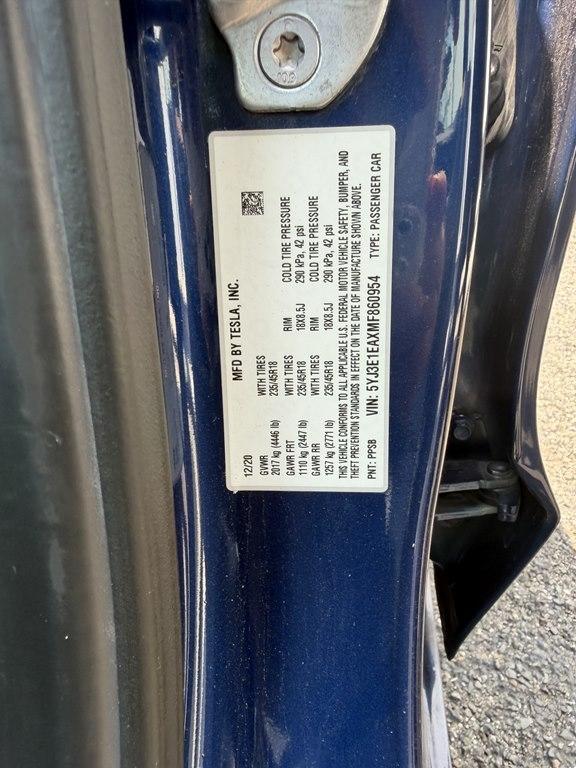Tesla Model 3  2021