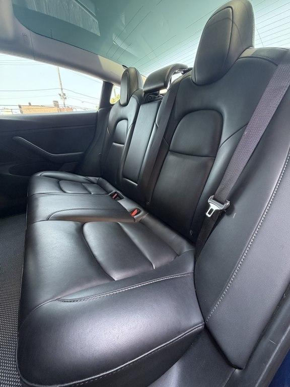 Tesla Model 3  2021