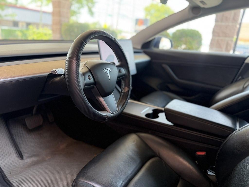 Tesla Model 3  2021