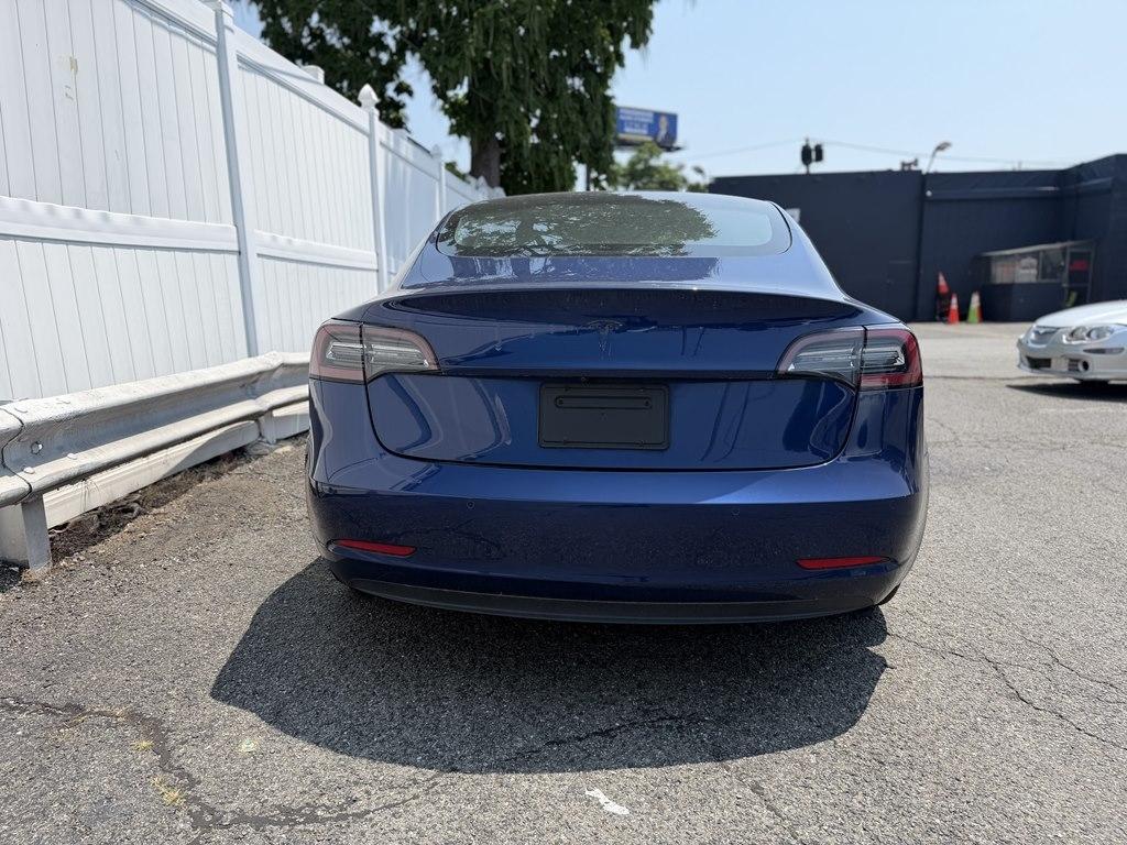Tesla Model 3  2021