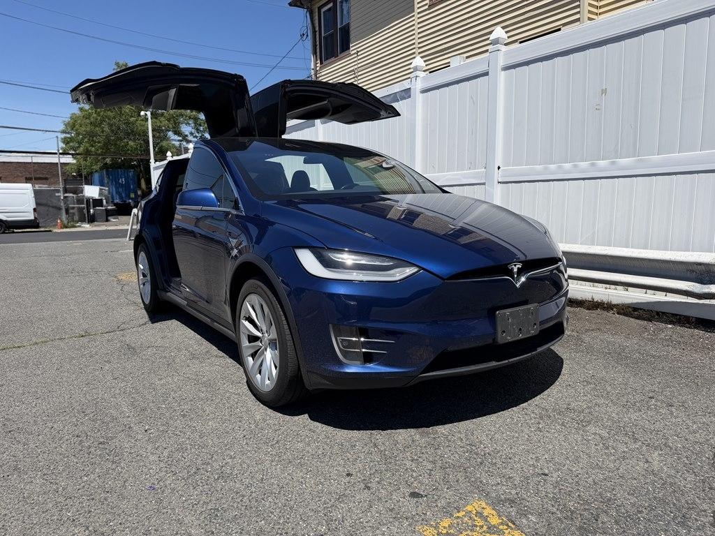 Tesla Model X  2021