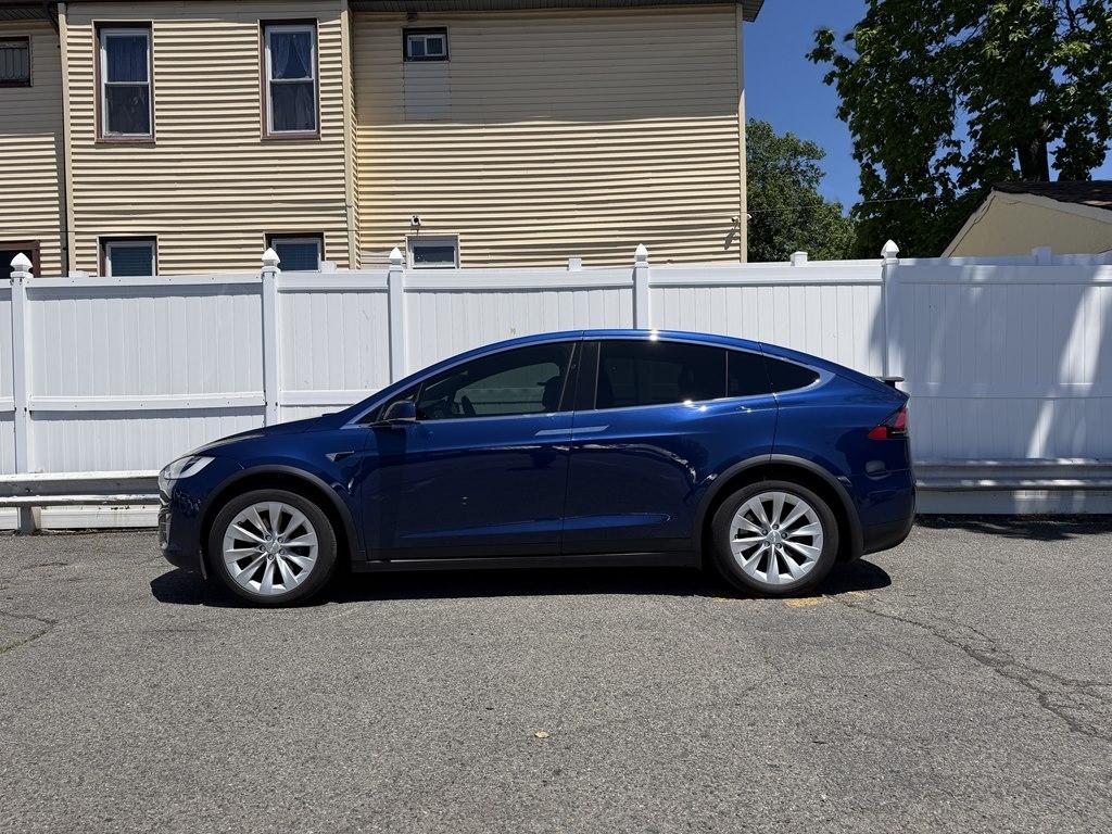 Tesla Model X  2021