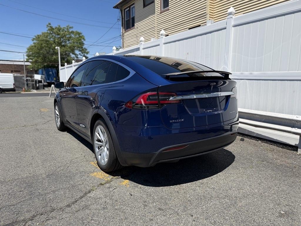 Tesla Model X  2021