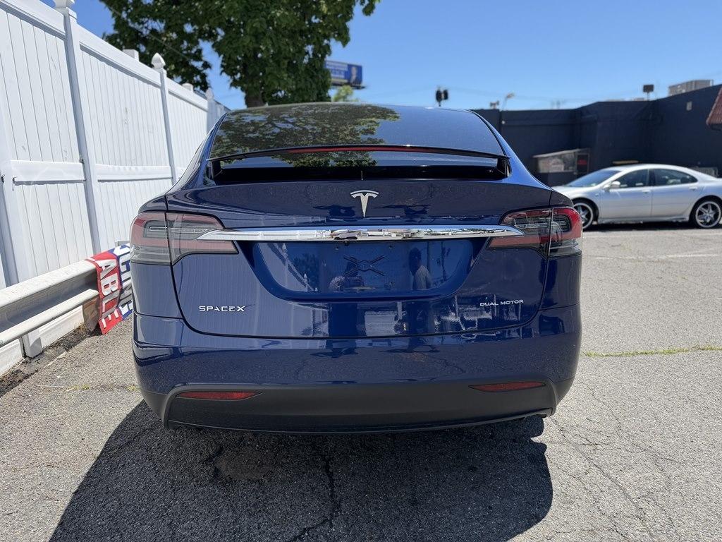 Tesla Model X  2021