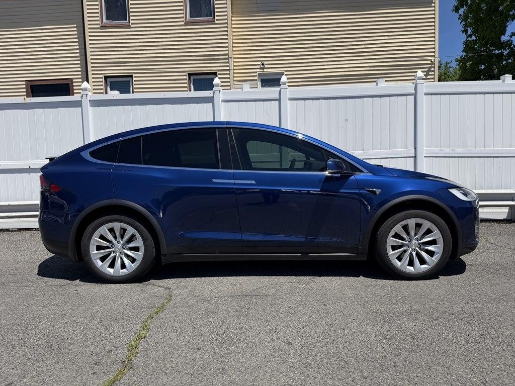 Tesla Model X  2021