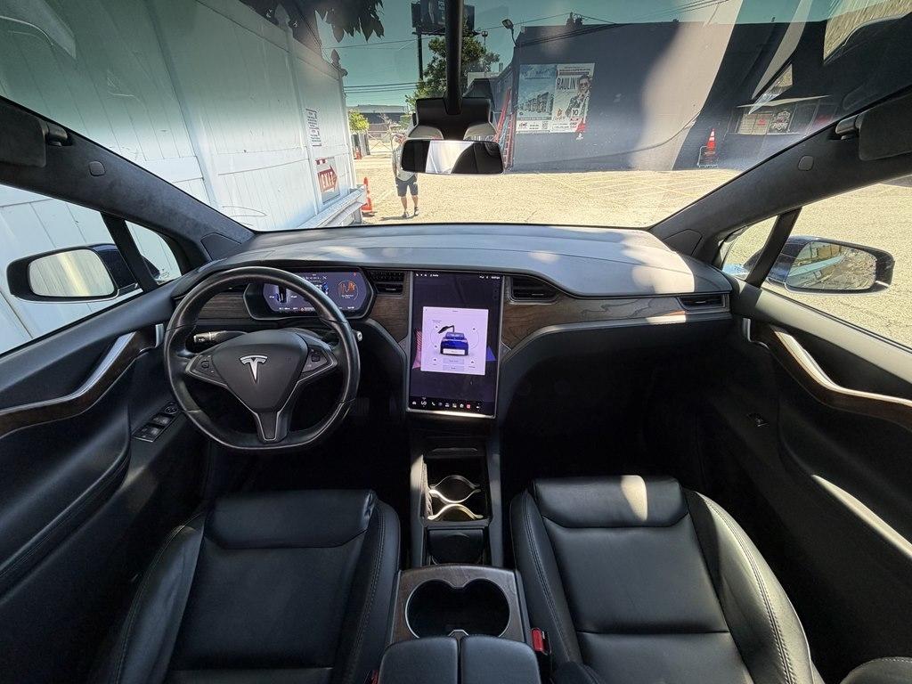 Tesla Model X  2021