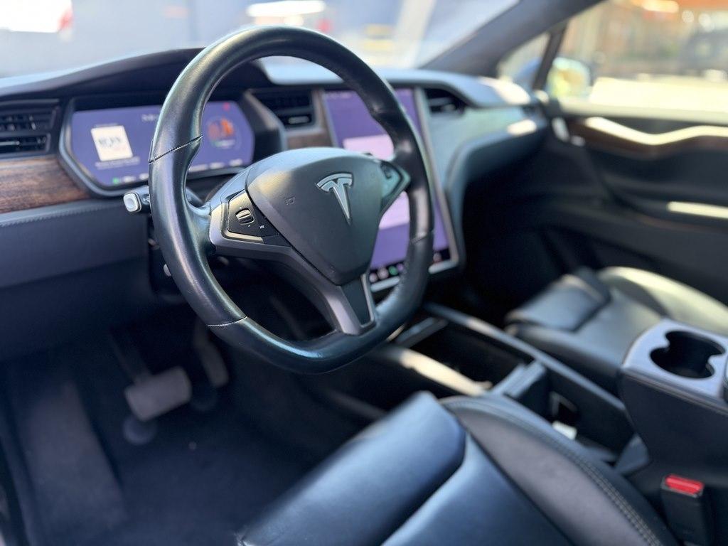 Tesla Model X  2021