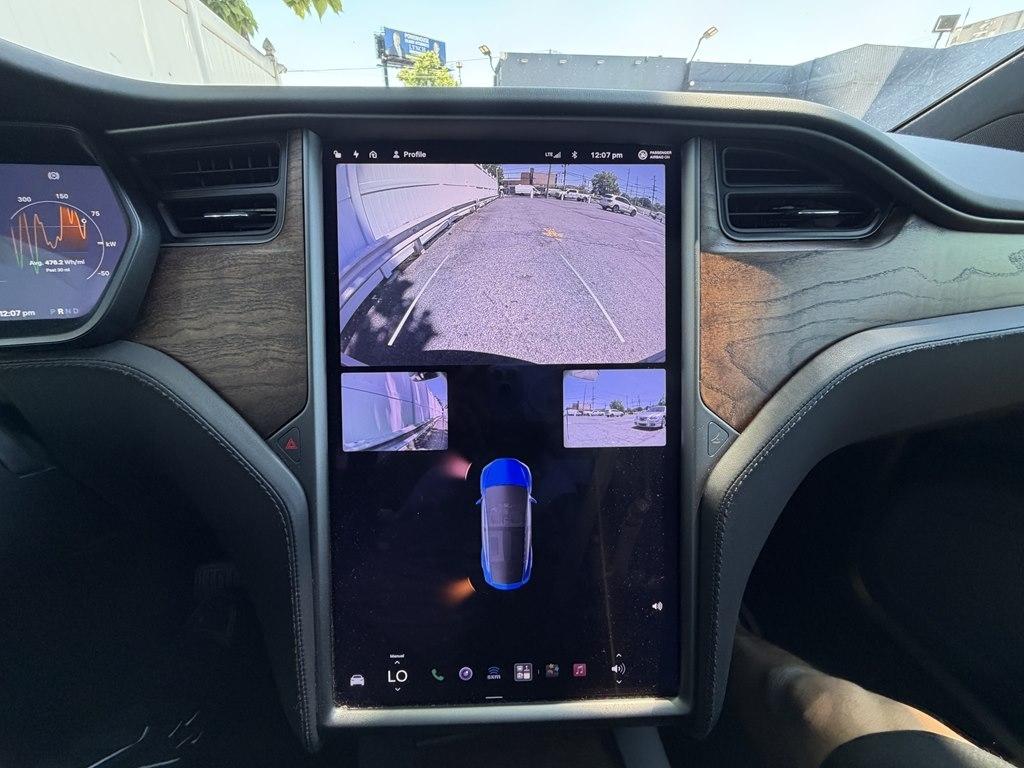 Tesla Model X  2021