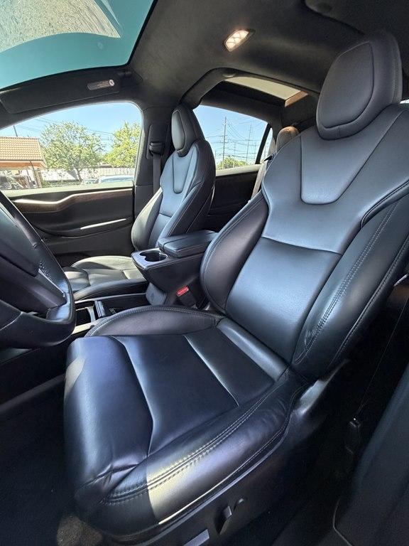 Tesla Model X  2021