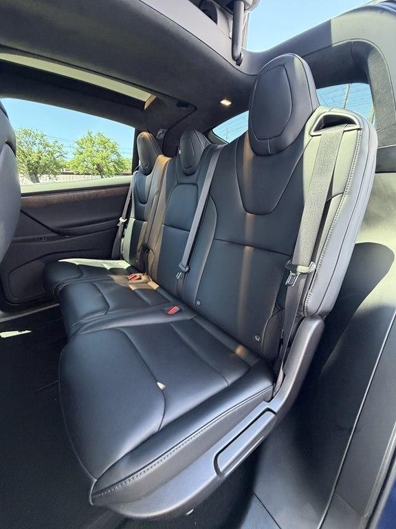Tesla Model X  2021