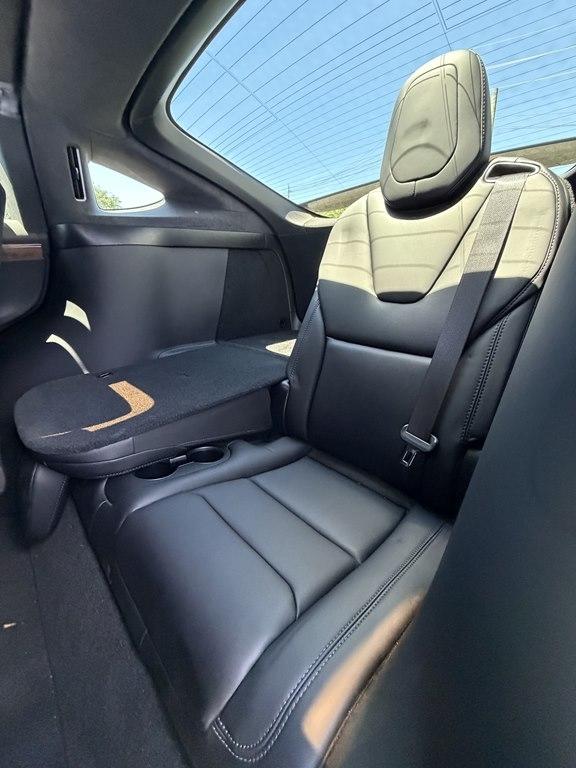 Tesla Model X  2021