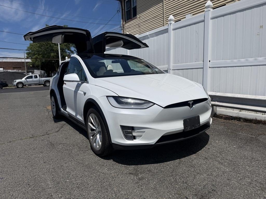 Tesla Model X  2021