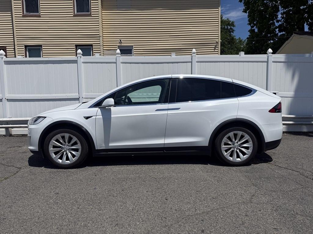 Tesla Model X  2021