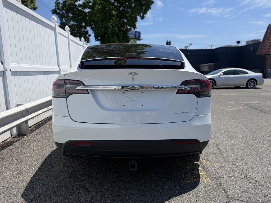 Tesla Model X  2021