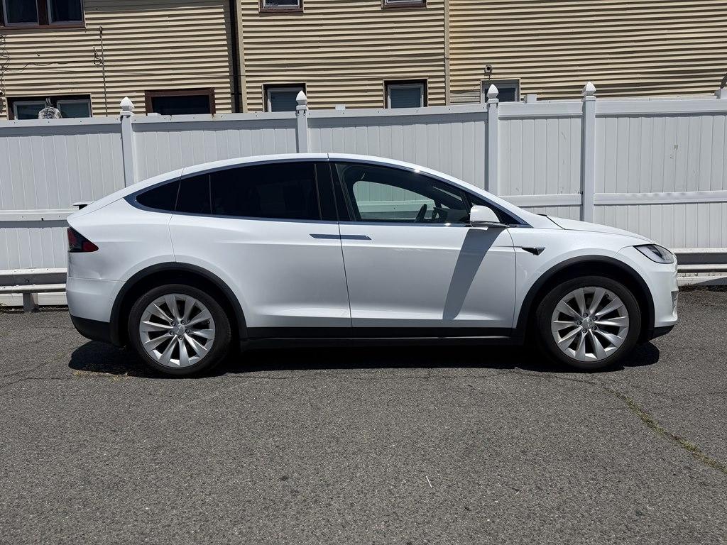 Tesla Model X  2021