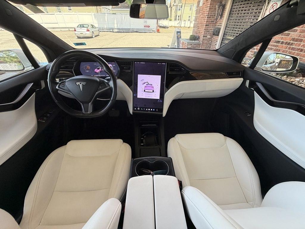 Tesla Model X  2021