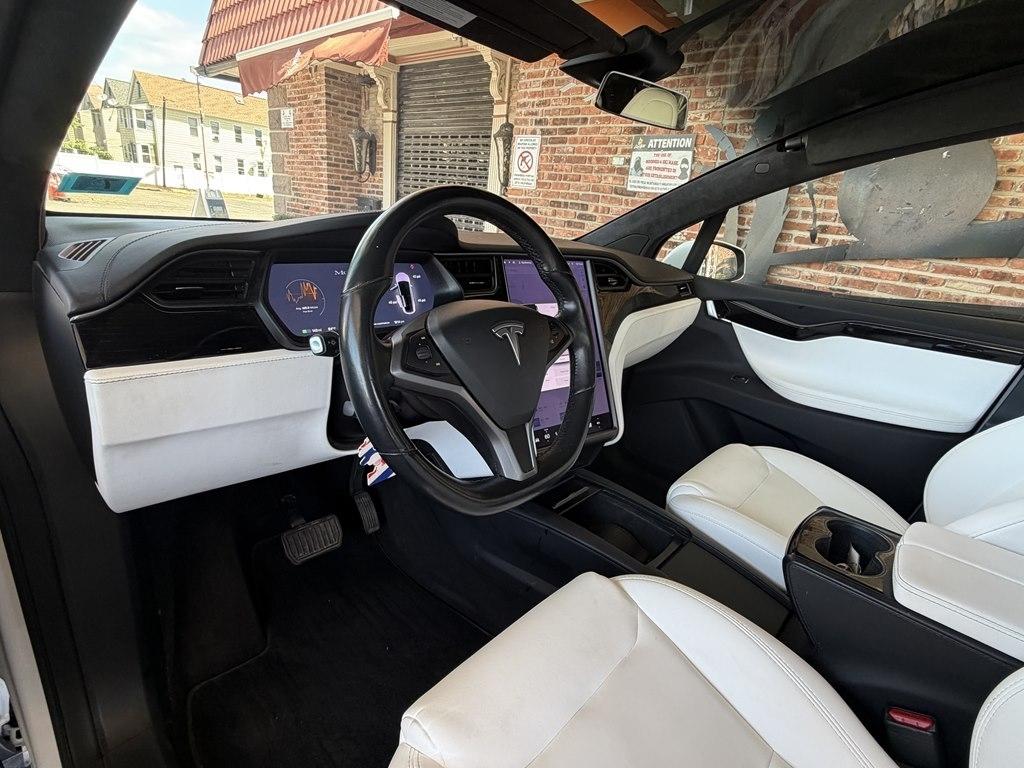 Tesla Model X  2021