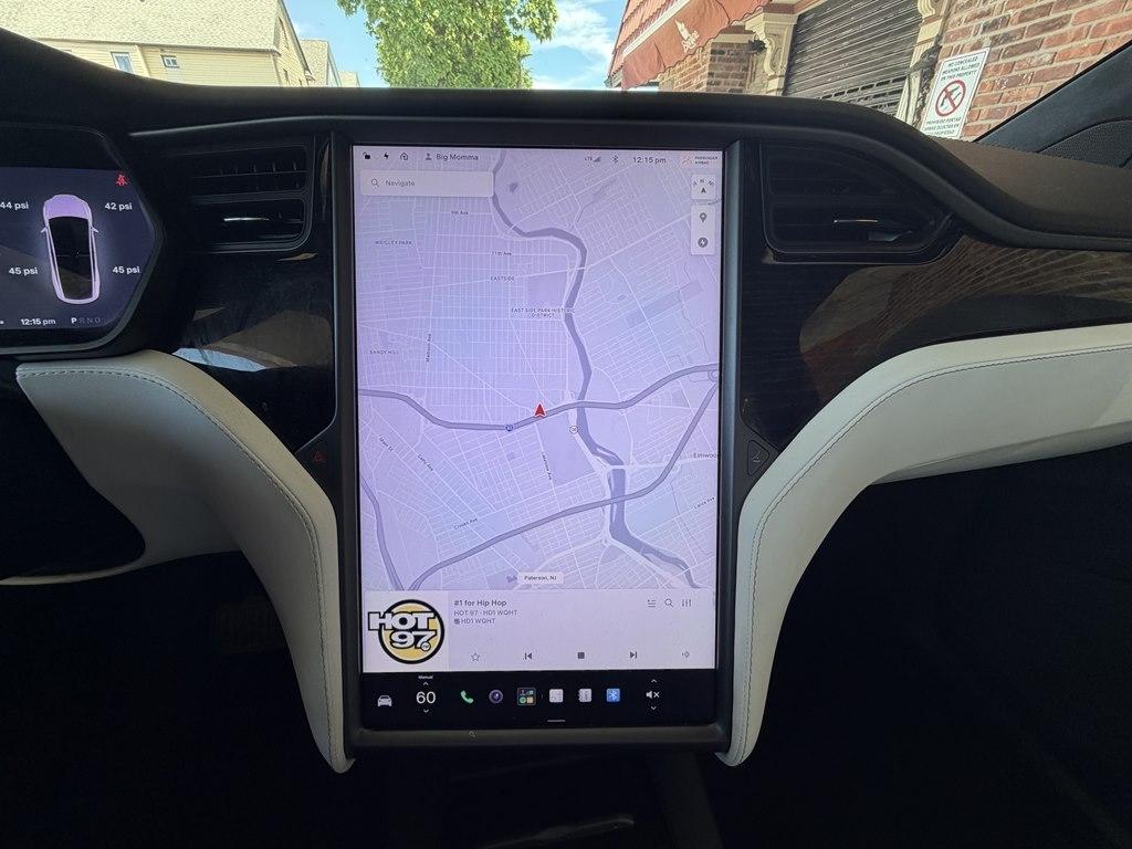 Tesla Model X  2021