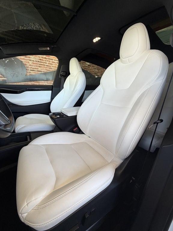 Tesla Model X  2021