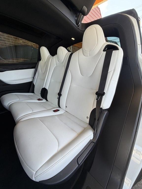 Tesla Model X  2021